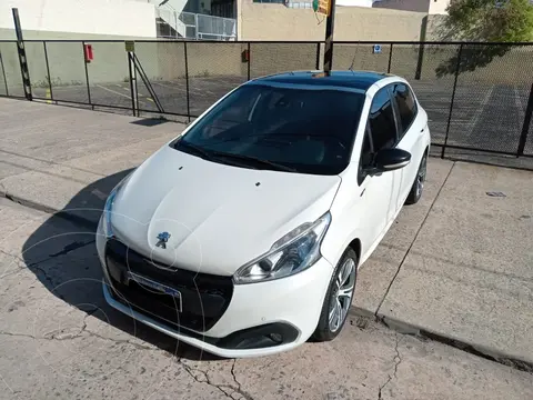 Peugeot 208 GT 1.6 THP usado (2018) color Blanco financiado en cuotas(anticipo $8.500.000 cuotas desde $400.000)