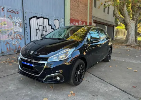 Peugeot 208 Feline 1.6 usado (2019) color Negro Perla financiado en cuotas(anticipo $3.800.000)