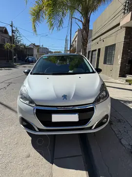 Peugeot 208 Feline 1.6 usado (2018) color Blanco Nacre financiado en cuotas(anticipo $6.000.000 cuotas desde $300)