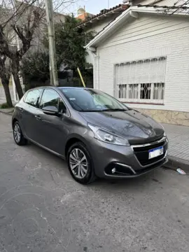 Peugeot 208 Feline 1.6 usado (2018) color Gris Aluminium financiado en cuotas(anticipo $6.000.000)