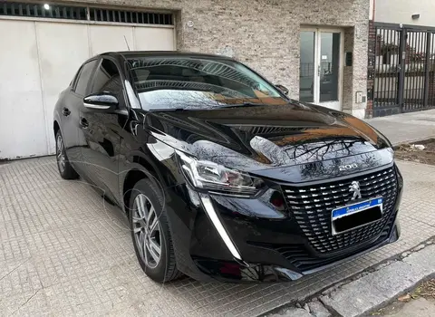 Peugeot 208 Allure 1.6 Tiptronic usado (2021) color Negro precio $5.600.000