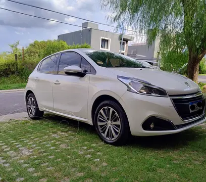 Peugeot 208 Feline 1.6 usado (2018) color Blanco Nacre precio $16.500.000