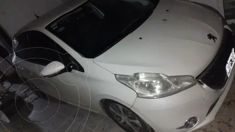 Peugeot 208 Active 1.5 usado (2014) color Blanco precio u$s10.000