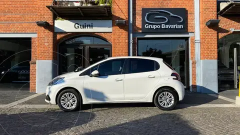 Peugeot 208 Allure 1.6 Tiptronic usado (2021) color Blanco financiado en cuotas(anticipo $6.800.000 cuotas desde $188.000)