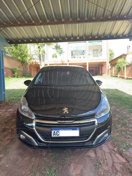 Peugeot 208 Allure 1.6 Aut NAV usado (2017) color Negro Perla precio $16.900.000