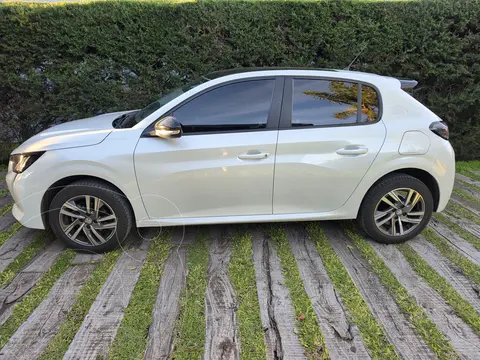 Peugeot 208 Feline 1.6 Tiptronic usado (2023) color Blanco Nacarado precio $26.000.000