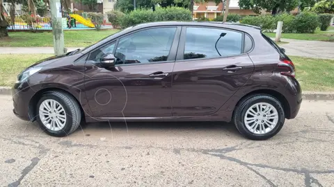 Peugeot 208 Allure 1.6 Tiptronic usado (2017) color Rouge Noir precio $15.500.000