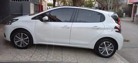 Peugeot 208 Allure 1.6 usado (2017) color Blanco Nacre precio $18.000.000