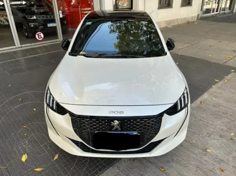 Peugeot 208 GT usado (2022) color Blanco Banquise financiado en cuotas(anticipo $8.800.000 cuotas desde $330.000)