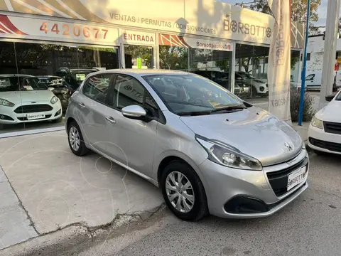 Peugeot 208 Active 1.6 usado (2018) color Plata precio $14.500.000