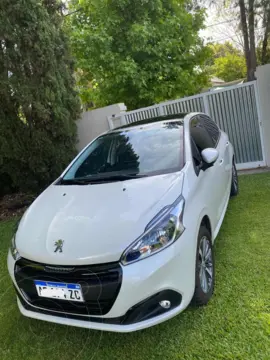 Peugeot 208 Feline 1.6 usado (2019) color Blanco Banquise financiado en cuotas(anticipo $7.000.000 cuotas desde $260.000)
