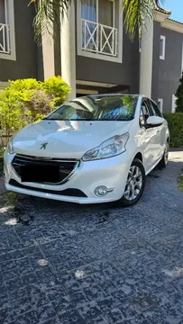Peugeot 208 Allure 1.6 usado (2015) color Blanco precio $14.990.000