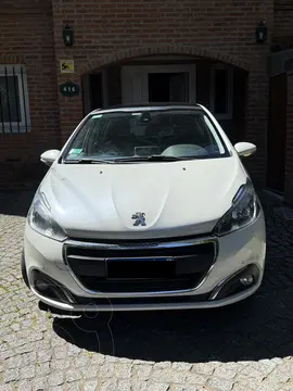 Peugeot 208 Feline 1.6 usado (2018) color Blanco precio u$s13.500