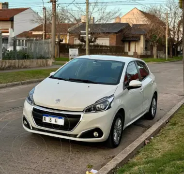 Peugeot 208 Allure 1.6 Aut usado (2019) color Blanco Banquise financiado en cuotas(anticipo $6.500.000)