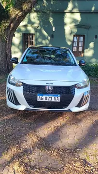 Peugeot 208 Allure 1.6 Pack usado (2024) color Blanco Banquise financiado en cuotas(anticipo $3.000.000)