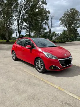 foto Peugeot 208 Allure 1.6 usado (2019) color Rojo precio $9.000.000