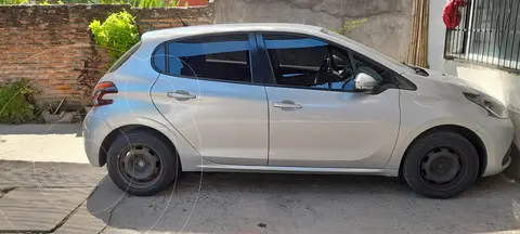 Peugeot 208 Active 1.6 usado (2020) color Gris precio $15.000.000