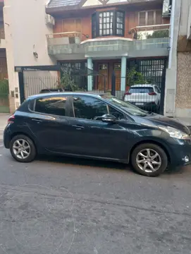 Peugeot 208 Allure 1.5 NAV usado (2014) color Azul Bourrasque precio $10.000.000