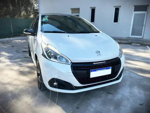 Peugeot 208 Feline 1.6 Aut usado (2019) color Blanco financiado en cuotas(anticipo $4.500.000)