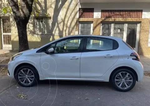 Peugeot 208 Feline 1.6 Tiptronic usado (2020) color Blanco precio $6.200.000