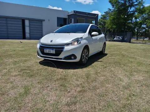 Peugeot 208 Allure 1.5 usado (2017) color Blanco precio $15.900.000