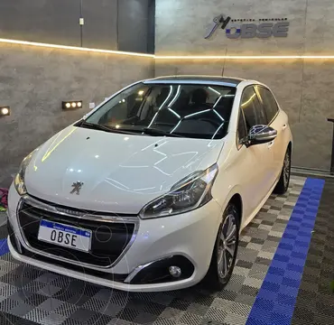 Peugeot 208 Allure 1.6 usado (2017) color Blanco precio $17.500.000