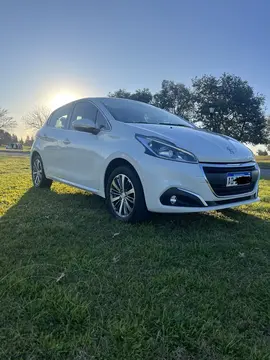 Peugeot 208 Feline 1.6 usado (2019) color Blanco financiado en cuotas(anticipo $7.800.000 cuotas desde $290.000)