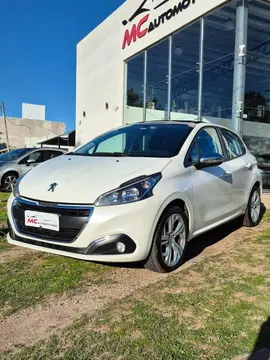 Peugeot 208 208 1.6 5P URBAN TECH usado (2019) color Blanco precio u$s14.000