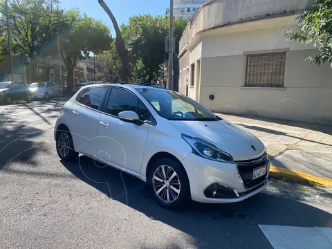 Peugeot 208 Allure 1.6 usado (2018) color Blanco financiado en cuotas(anticipo $6.000.000 cuotas desde $350.000)