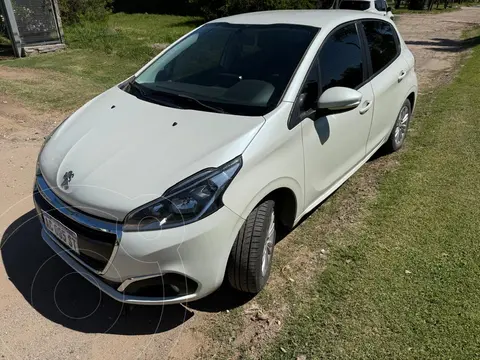 Peugeot 208 Allure 1.6 usado (2017) color Blanco Nacre precio $17.200.000