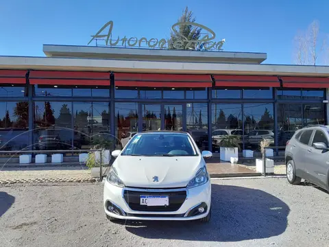 Peugeot 208 208 1.6 5P FELINE usado (2017) color Blanco precio $16.500.000