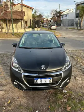 Peugeot 208 Allure 1.6 Aut usado (2019) color Negro Perla financiado en cuotas(anticipo $6.500.000)