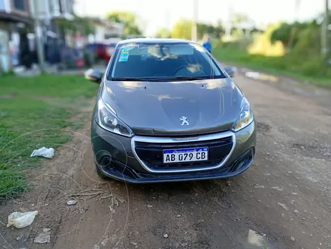 Peugeot 208 Active 1.5 usado (2017) color Gris precio $14.200.000