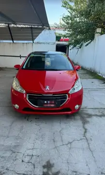 Peugeot 208 Active 1.6 usado (2018) color Rojo precio $12.100.000