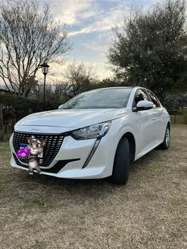 Peugeot 208 Allure 1.6 usado (2021) color Blanco financiado en cuotas(anticipo $1.500.000 cuotas desde $250.000)