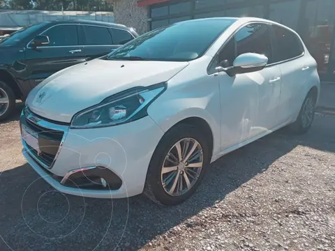 Peugeot 208 208 1.6 5P ALLURE usado (2017) color Blanco precio u$s15.500
