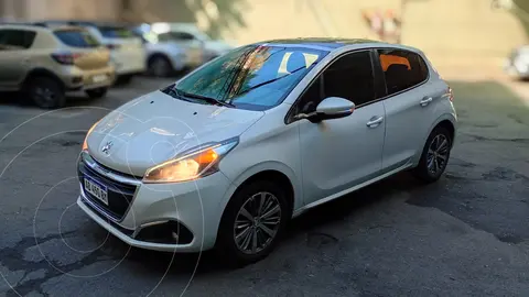 Peugeot 208 Allure 1.6 usado (2017) color Blanco financiado en cuotas(anticipo $9.000.000 cuotas desde $600.000)