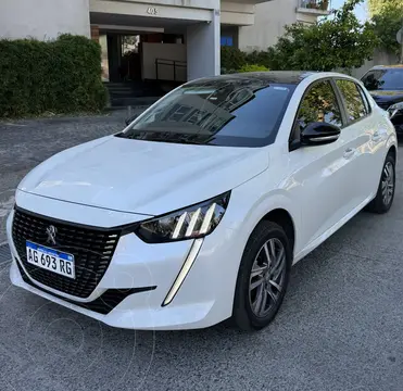 Peugeot 208 Feline 1.6 Tiptronic usado (2024) color Blanco Banquise financiado en cuotas(anticipo $2.499.999)