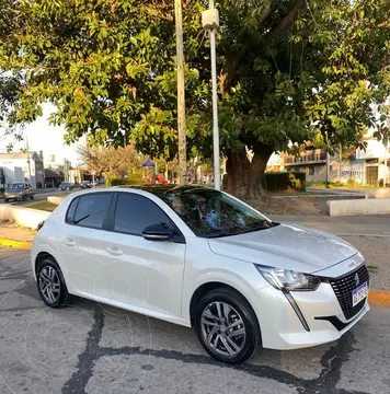 Peugeot 208 Allure 1.6 Pack usado (2024) color Blanco Banquise financiado en cuotas(anticipo $4.499.999)