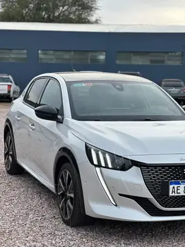 Peugeot 208 GT-Line usado (2022) color Blanco Nacarado financiado en cuotas(anticipo $12.500.000)