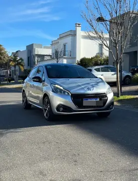 Peugeot 208 Feline 1.6 usado (2019) color Gris Aluminium financiado en cuotas(anticipo $5.500.000 cuotas desde $500.000)