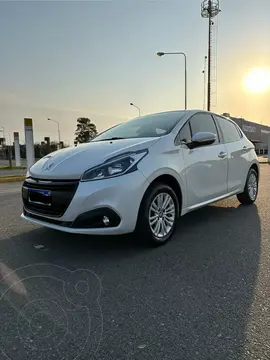 Peugeot 208 Allure 1.6 usado (2022) color Blanco Banquise financiado en cuotas(anticipo $5.000.000 cuotas desde $250.000)