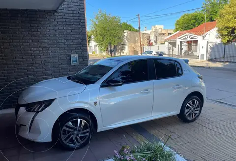 Peugeot 208 Feline 1.6 Tiptronic usado (2021) color Blanco financiado en cuotas(anticipo $3.000.000 cuotas desde $180.000)