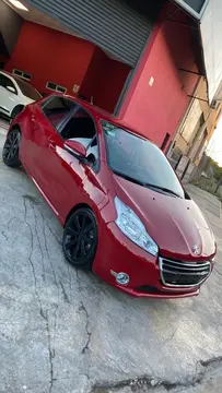 Peugeot 208 Active 1.5 usado (2015) color Rojo precio $7.000.000