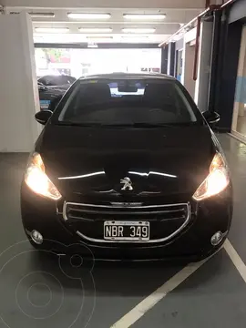 Peugeot 208 Allure 1.6 usado (2013) color Negro precio u$s11.000