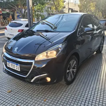 Peugeot 208 Feline 1.6 usado (2018) color Negro Perla precio $8.000.000
