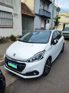 Peugeot 208 Allure Plus 1.6 HDi usado (2018) color Blanco precio u$s15.000