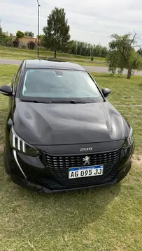 Peugeot 208 Style 1.6 usado (2023) color Negro precio u$s15.500