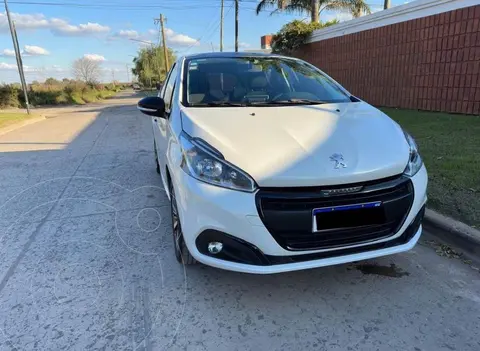 Peugeot 208 Allure 1.6 Aut usado (2019) color Blanco Banquise precio $4.000.000