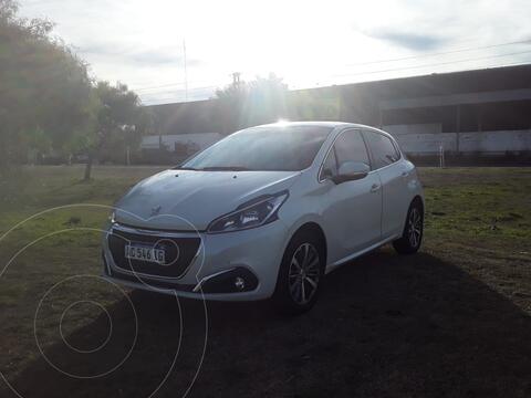 foto Peugeot 208 Feline 1.6 usado (2018) color Blanco precio $3.250.000